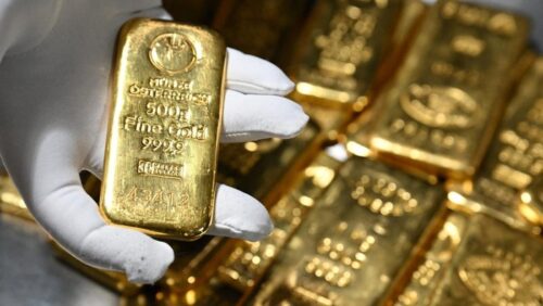 Pergerakan harga emas dunia menunjukkan tren penurunan tajam dalam sepekan terakhir.