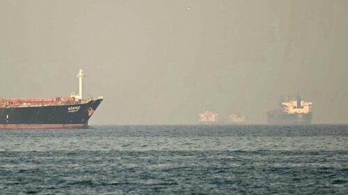 Dua kapal tanker milik Pertamina International Shipping masih berada di Selat Hormuz, pemerintah menempuh jalur diplomasi untuk mengupayakan keluarnya kapal tersebut.