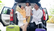 Suasana ilustrasi pemudik bersiap berangkat ke kampung halaman saat musim mudik Lebaran.