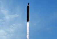 Sistem pertahanan udara Qatar mencegat serangan rudal yang menargetkan wilayah Doha saat situasi keamanan meningkat.