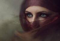 Ilustrasi keberanian Nusaibah binti Ka'ab saat menghadapi musuh di Perang Uhud.