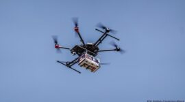 Militer Iran mengklaim menembak jatuh 10 drone canggih dalam eskalasi konflik terbaru dengan AS dan Israel.