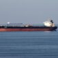 Kapal tanker berlayar di Selat Hormuz di tengah meningkatnya ketegangan antara Iran, Israel, dan Amerika Serikat.
