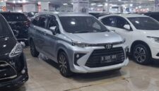 Toyota Avanza generasi lama masih menjadi pilihan di pasar mobil bekas karena harga terjangkau dan biaya perawatan relatif murah.