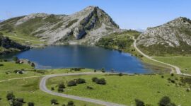 Keindahan pegunungan Picos de Europa di utara Spanyol yang dinobatkan sebagai tempat terindah di dunia.