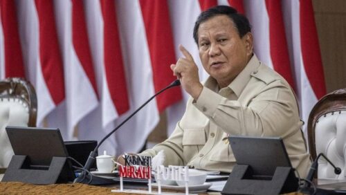 Presiden Prabowo Subianto bersilaturahmi dengan para mantan ajudan dan pengawal yang pernah mendampinginya saat masih aktif di militer di kediamannya di Hambalang, Bogor.