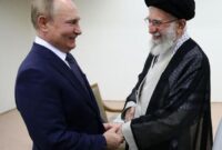 Vladimir Putin mengecam keras pembunuhan Ayatollah Ali Khamenei dalam serangan militer AS dan Israel serta menyampaikan belasungkawa kepada Iran.