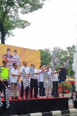 100 Bus Mudik Pulang Basamo Dilepas Andre Rosiade