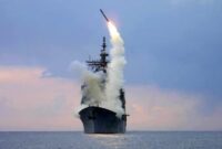 Kapal tanker milik Amerika Serikat dilaporkan terbakar usai serangan rudal yang diklaim dilancarkan IRGC di Teluk Persia.