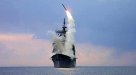 Kapal tanker milik Amerika Serikat dilaporkan terbakar usai serangan rudal yang diklaim dilancarkan IRGC di Teluk Persia.