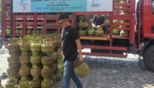 PT Pertamina (Persero) melalui Pertamina Patra Niaga terus menyalurkan LPG 3 kg ke wilayah bencana banjir di Aceh. Dok Pertamina