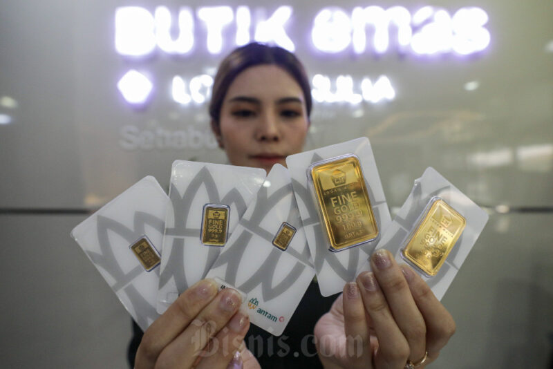 Pegadaian menurunkan harga emas Antam pada Kamis, 23 April 2026, dengan harga 1 gram Rp2.944.000.