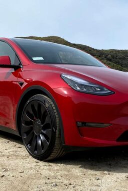Tesla Kembangkan SUV Listrik Murah Kompak untuk Perkotaan