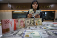 Nilai tukar rupiah tertekan terhadap dolar AS akibat sentimen global dan penguatan indeks dolar