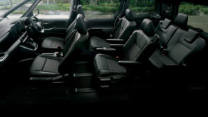 Interior Toyota Noah facelift 2026 dengan layar digital dan kabin modern