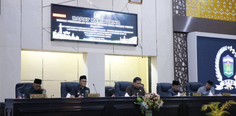 Wali Kota Alfin menghadiri rapat paripurna DPRD Sungai Penuh dengan agenda pandangan fraksi terhadap LKPJ Tahun Anggaran 2025.
