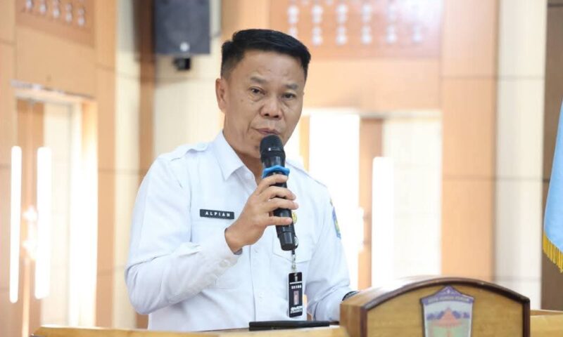 Sekda Sungai Penuh Alpian saat membuka kegiatan seleksi Paskibraka Tahun 2026 di Aula Kantor Wali Kota Sungai Penuh.