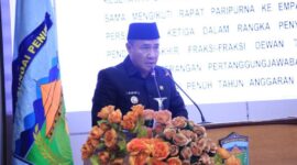 Wali Kota Sungai Penuh Alfin mengikuti rapat paripurna DPRD dengan agenda persetujuan LKPJ Tahun Anggaran 2025.