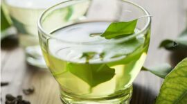 Teh hijau kaya antioksidan yang membantu meningkatkan metabolisme dan pembakaran lemak