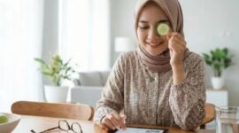 Kebiasaan sederhana seperti mengatur jarak layar membantu menjaga mata tetap sehat