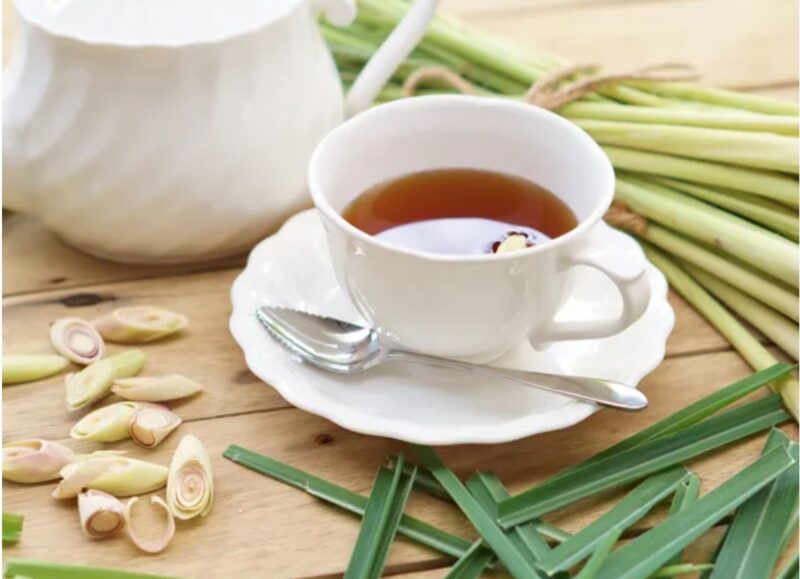 Minuman herbal air serai yang bermanfaat untuk kesehatan tubuh