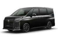 Tampilan terbaru Toyota Voxy facelift 2026 hadir dengan desain lebih modern dan sentuhan premium di bagian eksterior.