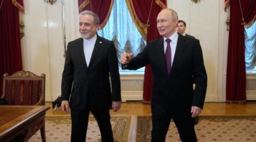 Vladimir Putin menerima kunjungan Menteri Luar Negeri Iran Abbas Araghchi dan membahas dukungan Rusia terhadap Iran di tengah konflik dengan AS dan Israel