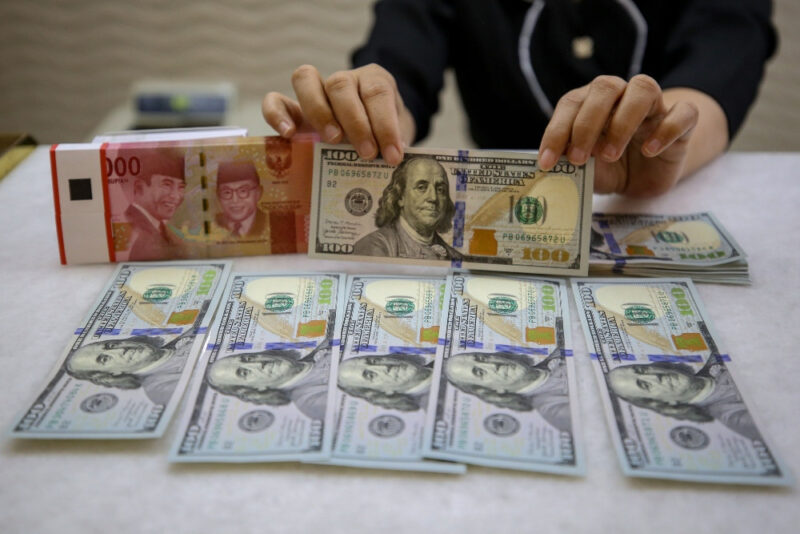 Rupiah melemah dipicu sentimen global dan tekanan harga minyak di tengah konflik geopolitik.