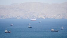 Sejumlah kapal tanker Iran berlayar di kawasan Selat Hormuz di tengah klaim keberhasilan menembus blokade laut Amerika Serikat.