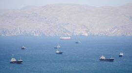 Sejumlah kapal tanker Iran berlayar di kawasan Selat Hormuz di tengah klaim keberhasilan menembus blokade laut Amerika Serikat.