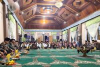 Ninik mamak, depati, dan tokoh adat menghadiri prosesi Melatak Tando sebagai awal rangkaian Kenduri Sko, Minggu (5/4/2026).