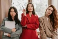 Ilustrasi perempuan yang aktif bekerja dan merepresentasikan beragam profesi modern