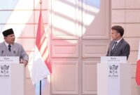 Presiden Prabowo Subianto bersama Presiden Prancis Emmanuel Macron menyampaikan keterangan pers usai pertemuan bilateral di Istana Elysee, Paris. (Youtube Sekretariat Presiden)