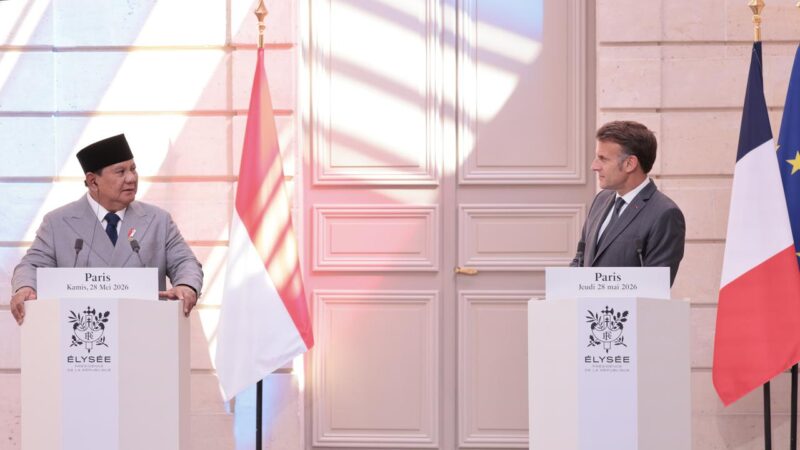 Presiden Prabowo Subianto bersama Presiden Prancis Emmanuel Macron menyampaikan keterangan pers usai pertemuan bilateral di Istana Elysee, Paris. (Youtube Sekretariat Presiden)