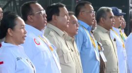 Presiden Prabowo Subianto hadir dalam peringatan Hari Buruh Internasional (May Day) 2026 di Lapangan Monas, Jakarta, didampingi sejumlah pejabat dan disambut antusias oleh massa buruh.