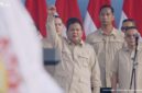 Prabowo Subianto berpidato saat peringatan Hari Buruh 2026 di Monas, Jakarta, menyoroti potongan tarif ojol