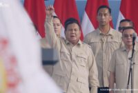 Prabowo Subianto berpidato saat peringatan Hari Buruh 2026 di Monas, Jakarta, menyoroti potongan tarif ojol