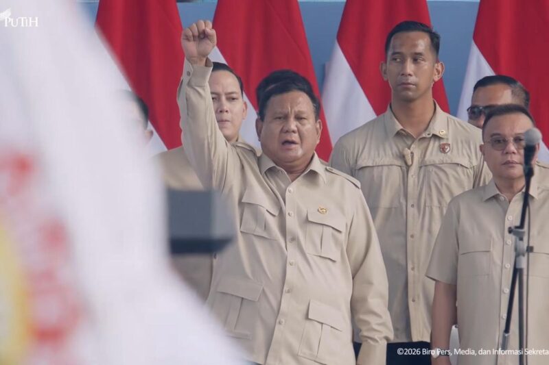 Prabowo Subianto berpidato saat peringatan Hari Buruh 2026 di Monas, Jakarta, menyoroti potongan tarif ojol