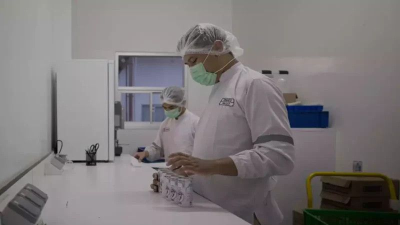 Kirmanto, anak petani asal Pemalang, kini bekerja di PT Nestlé Indonesia setelah lulus cumlaude dari UNU Yogyakarta.