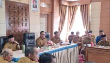 Wali Kota Sungai Penuh Alfin S.H. memimpin rapat pemantapan pelaksanaan qurban 1447 Hijriah/2026 bersama jajaran pejabat daerah, Selasa (12/05).