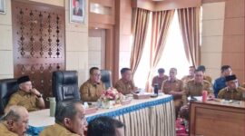Wali Kota Sungai Penuh Alfin S.H. memimpin rapat pemantapan pelaksanaan qurban 1447 Hijriah/2026 bersama jajaran pejabat daerah, Selasa (12/05).