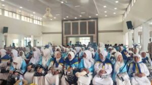 Wakil Wali Kota Sungai Penuh Azhar Hamzah menyambut jamaah calon haji di Asrama Haji Jambi sebelum keberangkatan ke Mekkah