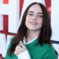 Billie Eilish menunjukkan ekspresi gemas ketika mengetahui arti julukan “Teteh Elis” dari fans Indonesia saat wawancara promosi film konsernya