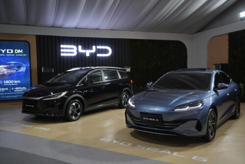 Pengunjung mencoba kendaraan listrik BYD dalam ajang Tech Culture Fest 2026 di GBK Senayan, Jakarta.(Foto: Dok. BYD Motor Indonesia)