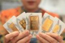 Harga emas Antam naik Rp30.000 per gram menjadi Rp2.803.000 pada perdagangan Senin (25/5/2026).(Foto: ANTARA FOTO/Reno Esnir)