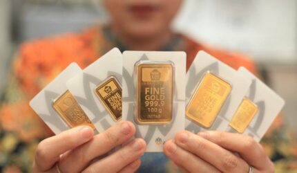 Emas batangan Antam 24 karat dengan kenaikan harga hari ini