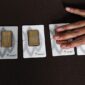 Harga emas Antam turun mengikuti pelemahan emas dunia di tengah konflik Timur Tengah.