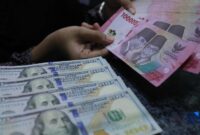 Ilustrasi pergerakan nilai tukar rupiah yang tertekan terhadap dolar Amerika Serikat di pasar keuangan