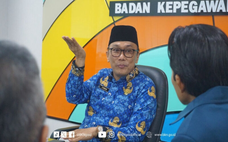 Prof. Zudan Arif Fakrullah selaku Kepala BKN memberikan penjelasan dalam diskusi mengenai kebijakan perumahan ASN dan PPPK di lingkungan Badan Kepegawaian Negara.(Foto Humas BKN)