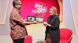 Menteri PANRB Rini Widyantini saat menjadi tamu dalam segmen detikpagi, membahas upaya reformasi birokrasi dan kepemimpinan perempuan di sektor publik.